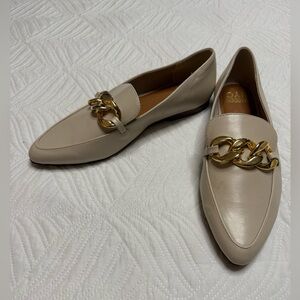 Madden NYC Women’s Tan Chain Accent Slip On Loafers. Size 10